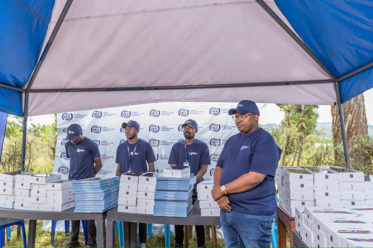 LindaEvelyn_N's tweet photo. Empowering communities with digital access!
Today in Kalongo, Kalungu, we distributed 181 solar-powered tablets. Through the UCUSAF program, @UCC_Official is bridging the digital gap by providing both devices & essential skills for a more connected Uganda.
#UCCYange | #UCUSAF | #BridgingTheDigitalDivide | @UCC_ED