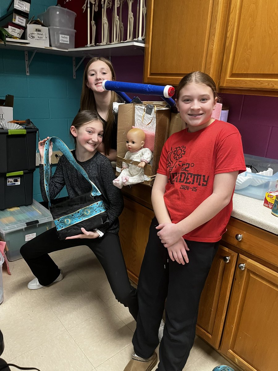 Teams from <a href="/NatcherElem/">Natcher Elementary</a> <a href="/Warren_Elem/">Warren Elementary</a> and <a href="/jres/">Jesse Resnick</a>  finished up shopping carts today in Invertor’s Workshop  <a href="/212_Academy/">212 Academy</a> and they are AWESOME! <a href="/WarrenCoSchools/">Warren Co Schools</a>