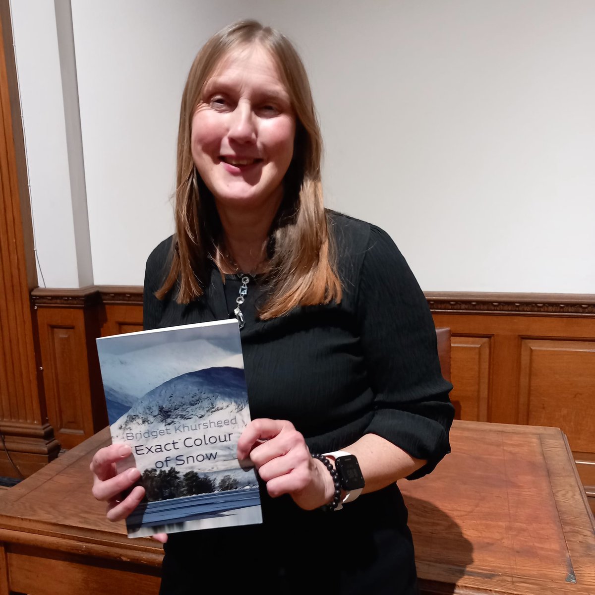 khursheb's tweet image. Loved this reading @ShearsmanBooks & @jr_carpenter - thank you so much & to everyone who came along, the room was electric & both collections sold out #newpoetry #poetry
Here are a few pictures including my wonderful dedicatees 💚