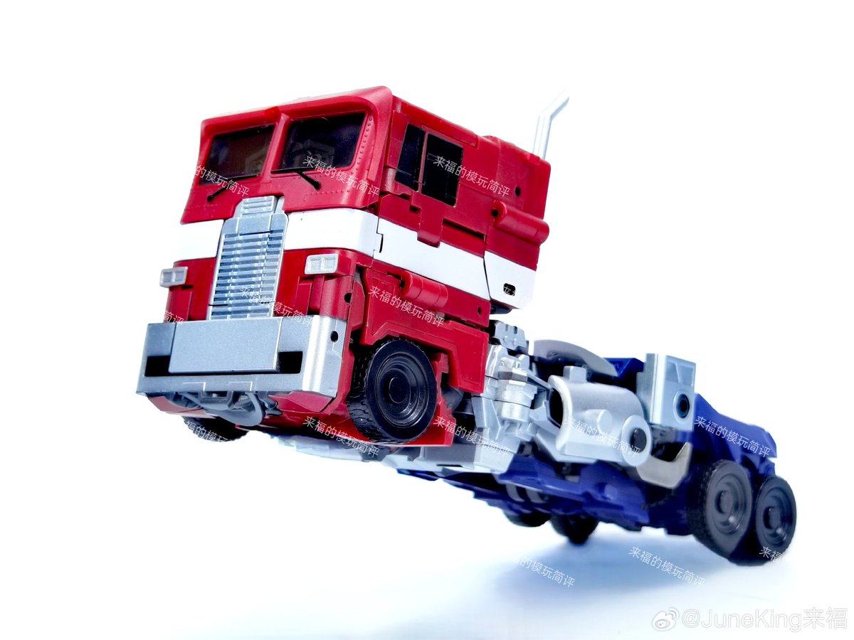 Man March can't come soon enough. This is the Lucky Cat SSR 01 Bumblebee Movie Optimus Prime. This will most likely be replacing my SS38 Optimus Prime #Transformers #OptimusPrime #BumblebeeMovie