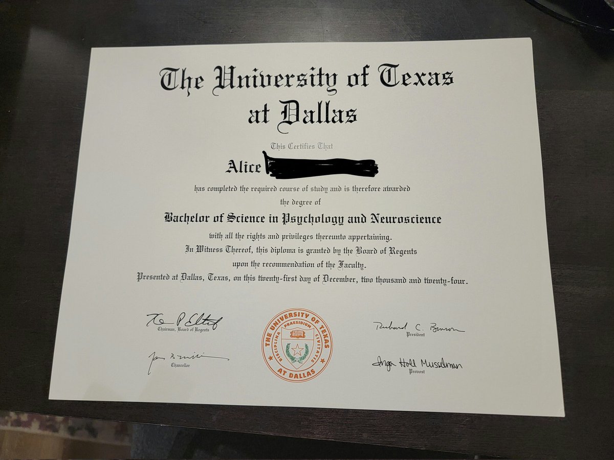 Ahhhhh it feels so nice to hold it in my hands 😄🎉 Y'all, ya girl is a graduate let's fuckin go
#graduate #neuroscience #psychology #ahhhhhhhh