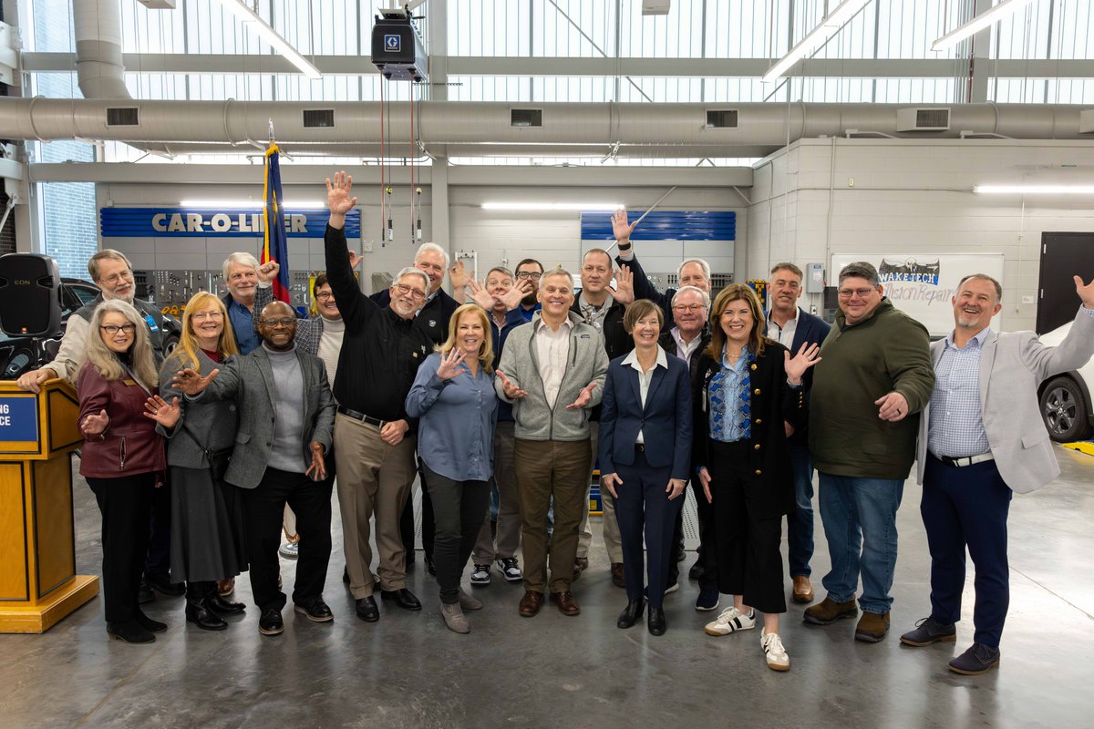 waketechcc's tweet photo. [NEWS] - Career and technical education took center stage today as @NC_Governor visited the Hendrick Center for Automotive Excellence at the Scott Northern Wake Campus.

🔗 https://t.co/CtPILSuVDI https://t.co/ATl0fy21zz