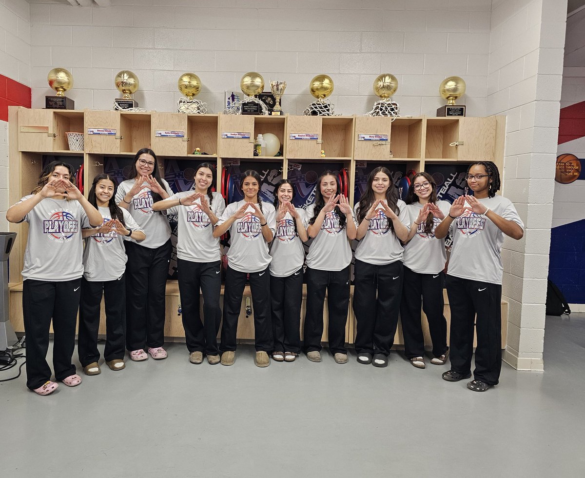 Your Trailblazers are on the road for Texas Class 5A Area Playoff matchup! Thank you <a href="/Americas_HS/">Nancy Torres</a> for the send off! 

🏀 Opponent: Amarillo HS
📅: Thurs, Feb 13, 2025
🕓: 4:00 pm CST/3:00 pm MT 
📍: Howard College, Big Springs, TX

#RefuseToLose #OneTeamOneFamily #BlazerHoops
