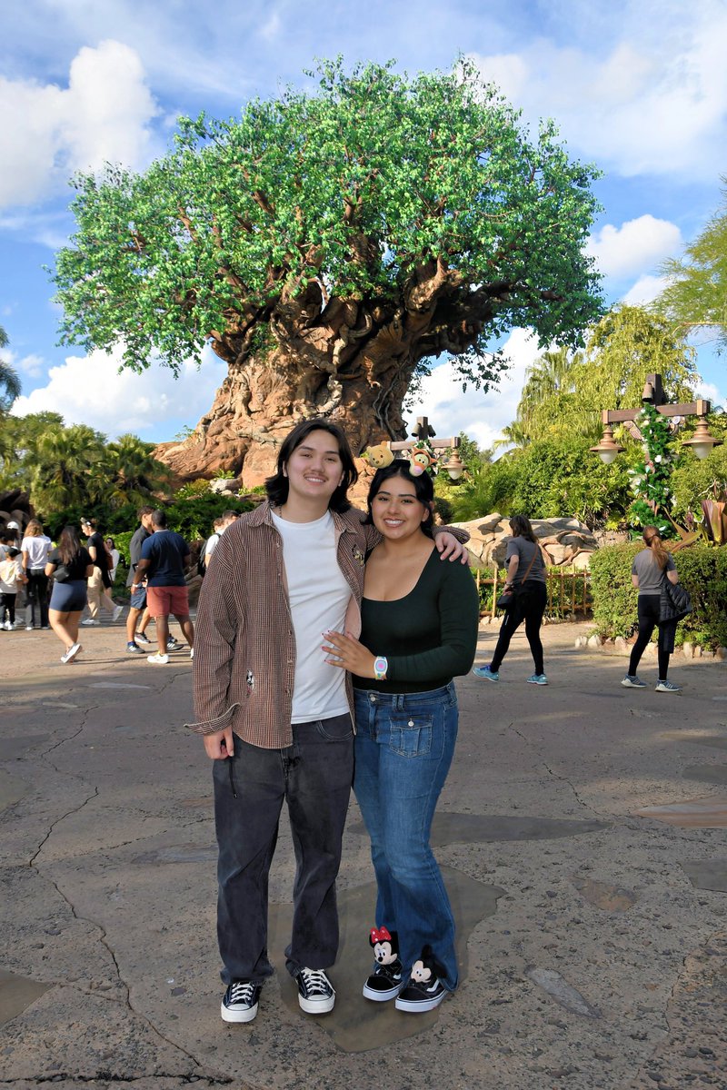 hunter_cuh's tweet photo. disney world https://t.co/EhHJR17zx2