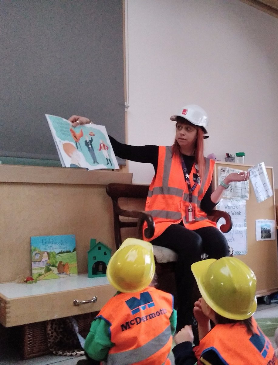 EarlyYearsAmy's tweet image. Last week was 'National Storytelling Week'.
We had mystery readers from the @UniofStaffs in each day to read an exciting story to our children 📚📖🗣

Thd children thoroughly enjoyed having guests in and have asked for them to come back soon ☺️ #NationalStorytellingWeek #EYReads