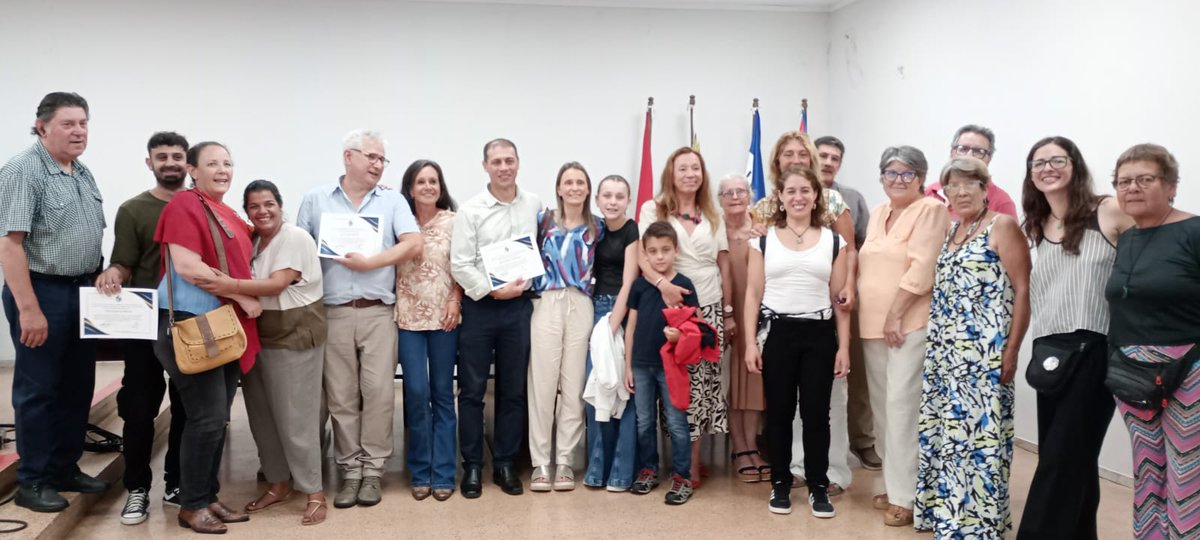 @609paysandu (@mpppaysandu) on Twitter photo Ceremonia de proclamación de los nuevos Representantes electos por el departamento.
Saludamos a nuestros compañeros <a href="/jgorosterra/">Juan Antonio Gorosterrazú Rivero</a>, <a href="/julio_retamoza/">JULIO PINCHO RETAMOZA</a>, <a href="/sandrabetti1/">sandra betti</a> y Osvaldo Rameau, quienes integrarán el equipo de diputación del <a href="/FrentePaysandu/">Frente Amplio Paysandú</a> en el
próximo período legislativo. Ceremonia de proclamación de los nuevos Representantes electos por el departamento.
Saludamos a nuestros compañeros <a href="/jgorosterra/">Juan Antonio Gorosterrazú Rivero</a>, <a href="/julio_retamoza/">JULIO PINCHO RETAMOZA</a>, <a href="/sandrabetti1/">sandra betti</a> y Osvaldo Rameau, quienes integrarán el equipo de diputación del <a href="/FrentePaysandu/">Frente Amplio Paysandú</a> en el
próximo período legislativo.