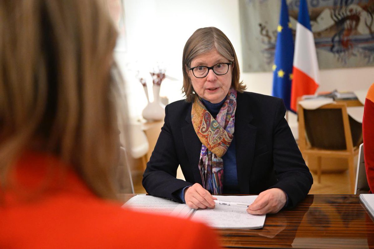 Qui dit forêts dit Office national des forêts ! 

Première rencontre avec sa directrice, Valérie Metrich-Hecquet et son équipe rapprochée. Résilience des forêts face au réchauffement climatique, renouvellement des essences et adaptation... Au travail !