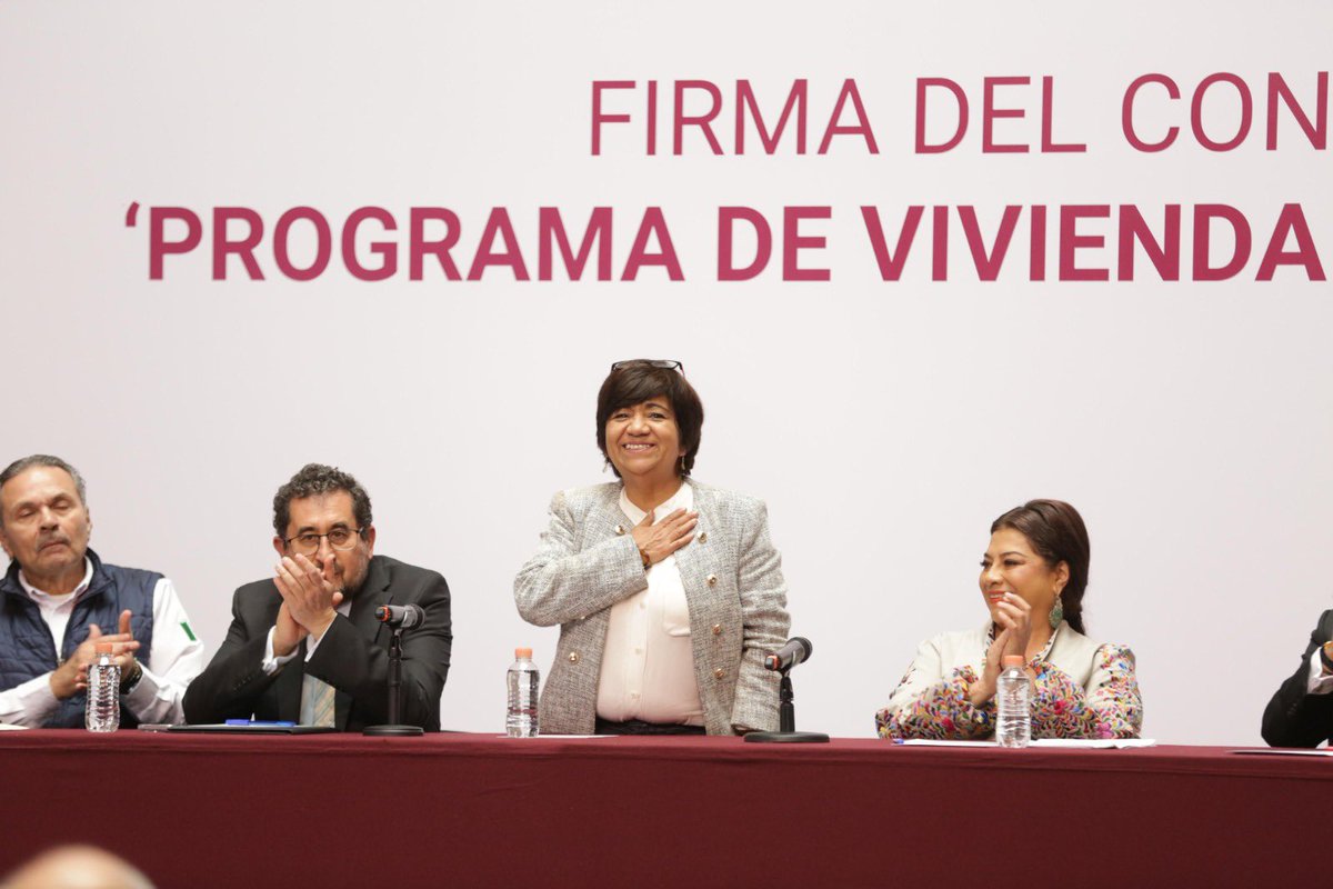 Para implementar el Programa de #ViviendaParaElBienestar en la Ciudad de México, firmamos el convenio de colaboración con el <a href="/GobCDMX/">Gobierno de la Ciudad de México</a>.

En la capital del país realizaremos más de 30 mil acciones para garantizar el derecho a una #ViviendaAdecuada a las familias capitalinas.