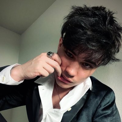 lcvxless's tweet photo. #NewProfilePic https://t.co/D5cRGsTtl3