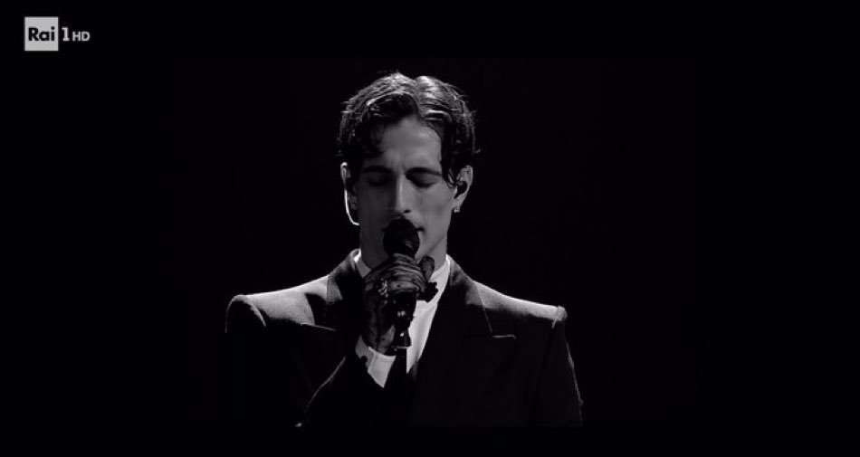 Una volta i treni su cui passava la felicità arrivavano in orario.
Erano i tempi di Lucio Dalla.
Grazie Damiano per avercelo ricordato…
#sanremo2025