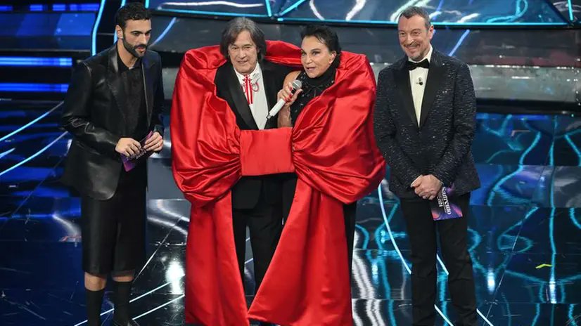 VirginiaBarbini's tweet photo. Malgy contro lo spreco ricicla il fiocco #Sanremo2025 https://t.co/n98z69uLLY