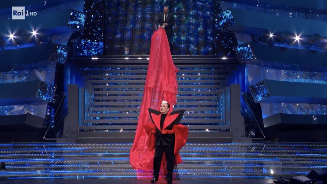 tvstellare's tweet photo. STO PIANGENDO #Sanremo2025 https://t.co/w9QQlZh4sP