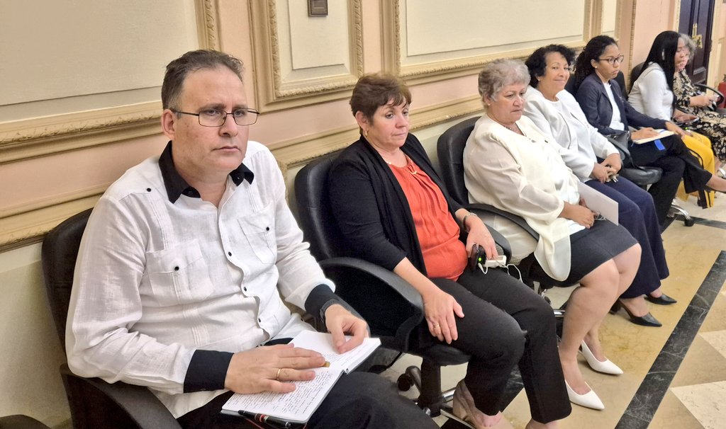 AsambleaCuba's tweet photo. AHORA | Recibe @HomeroAcostaA, secretario de la @AsambleaCuba, en el Capitolio Nacional, a miembros del Cuerpo Diplomático de #Europa y #Canadá acreditado en #Cuba🇨🇺

✅️Presentes en el cordial intercambio @anbcuba e @IMordoche;y titulares de los Grupos Parlamentarios de Amistad https://t.co/ViVs0mnbsy