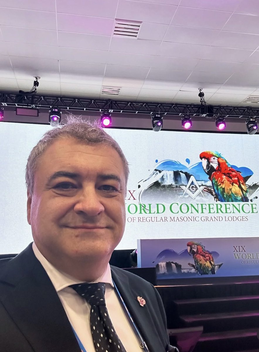 Devonte_aoc43's tweet image. Hail the light 🔺 💡