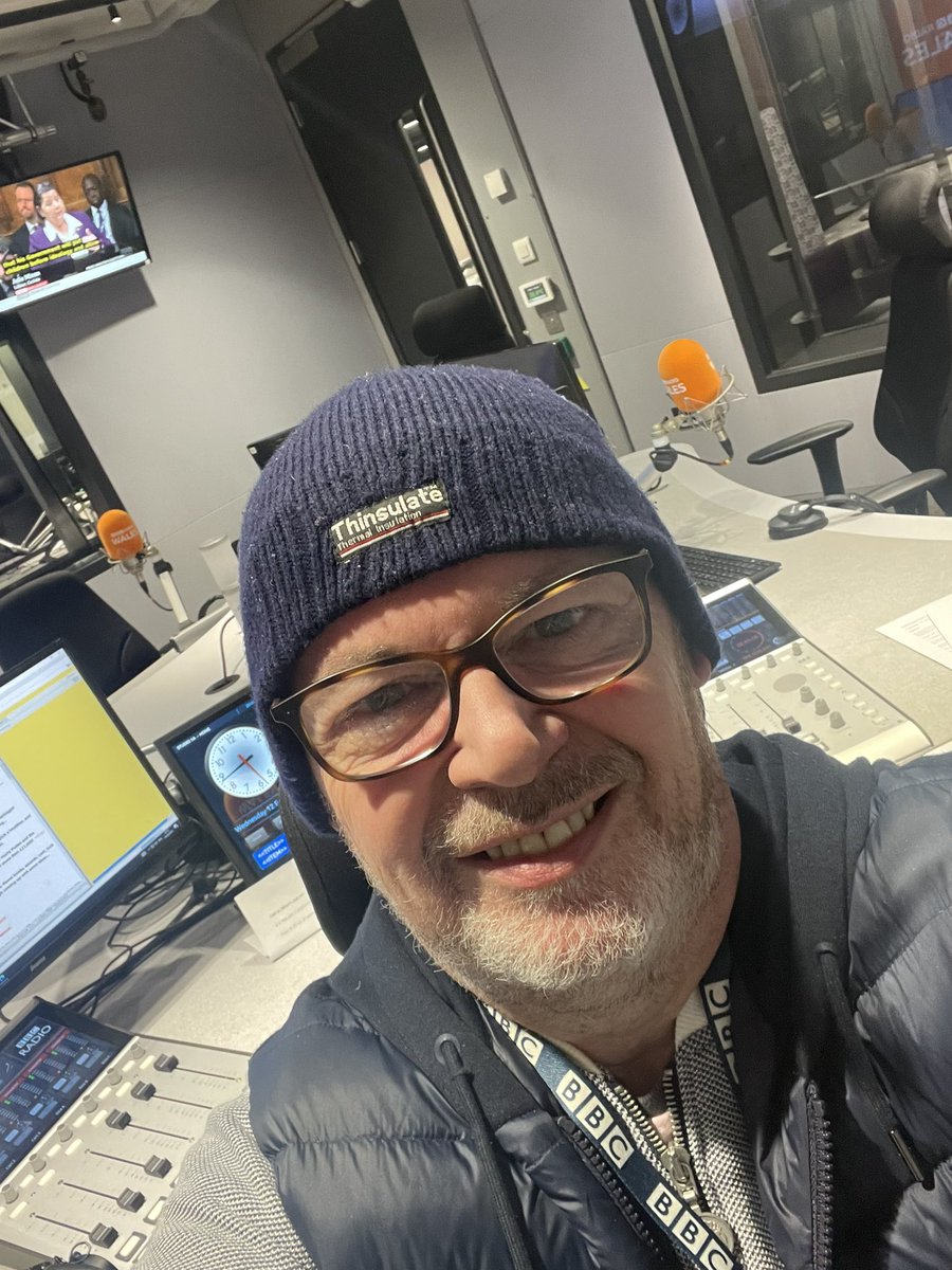 Back in for Eleri tonight, with the Night Owls across Wales.

It’s a sporty Dilemma tonight, but whose side are you on!

Plus there’s a little bit of magic with our Headline Tune. See you at 10 on BBC Radio Wales.

<a href="/EleriSion/">Eleri Siôn</a> <a href="/BBCRadioWales/">BBC Radio Wales</a>