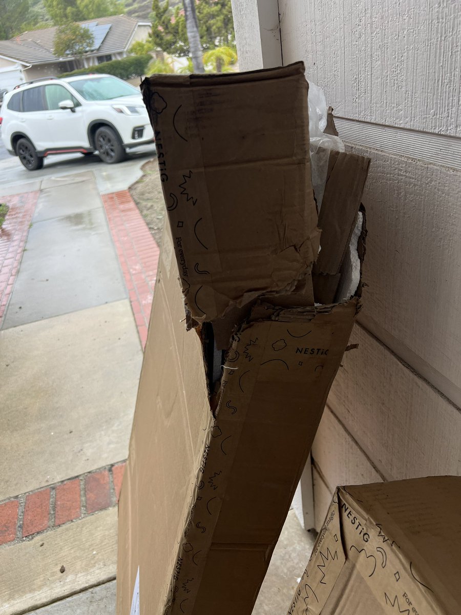 TrianaD0926's tweet photo. Tracking number: 285133470408 pictures to follow.
@nestigbaby for their part have been remarkably helpful and kind. @FedExHelp - I’m requesting a partial refund and you should pay for these damages. https://t.co/05uuhTTIGW