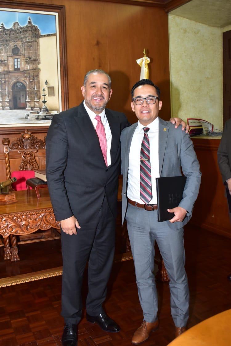 El pasado 16 de diciembre de 2024 el  Dr. Ramón García Rivera , tomó protesta y entregó el #Nombramiento al distinguido universitario <a href="/UJED_Oficial/">Universidad Juárez del Estado de Durango</a>  Dr. Luis Fernando Contreras Cortés como Titular de la Dirección del Instituto de Investigaciones Jurídicas de la UJED.