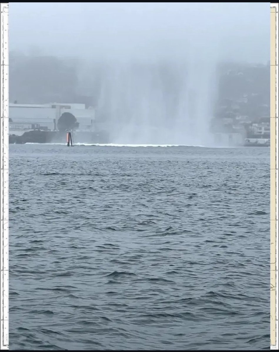 BREAKING 

San Diego 

New Photos of the US Navy EA-18 Growler going down and the pilots being rescued by <a href="/hmlanding/">H&M Landing</a> Premier Sportfishing boat this morning 

Great work by those involved!!! 

Courtesy of <a href="/976tuna/">976-TUNA.com</a>
