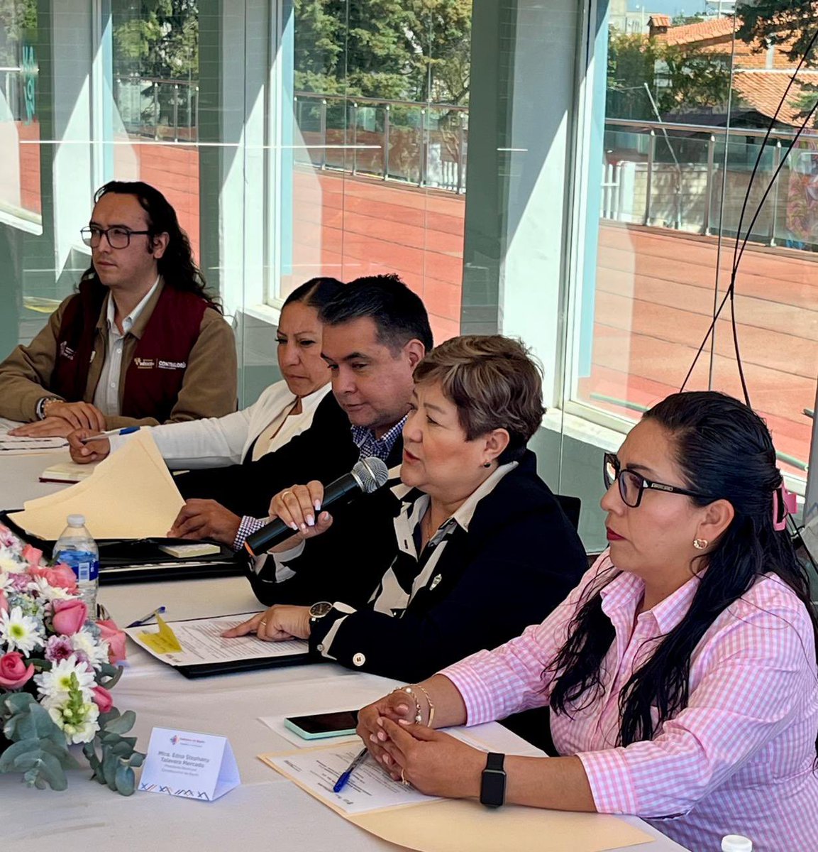 ContraloriaGEM's tweet photo. #ElPoderDeServir En su calidad de presidenta de la #CPCEM, la Secretaria Hilda Salazar Gil inauguró la Primera Reunión Ordinaria de la Región VII #Toluca, acompañada de las alcaldesas de #Rayón y de #Capulhuac, Edna Talavera Mercado y Selene Hernández Herrera. #ContraloríaSocial. https://t.co/TxhPF5CPq1