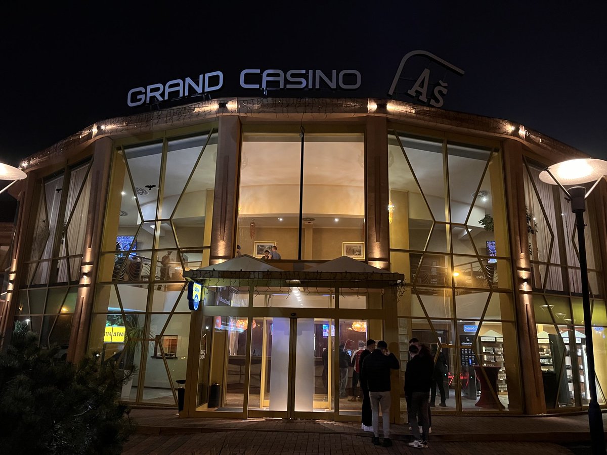 Instalace světelných 3D log až v Aši.