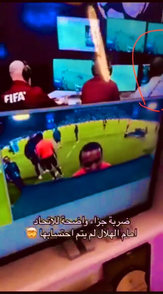 werr1133's tweet photo. @shabeeb_otaibi @azizhadlaq2010 الطواقي يسوون نفسهم اذكياء عليهم أن يحافظوا على سمعة الدوري فالكل يشم روائح كريهة للاسف 👎👎
#السلفادوري_يجهز_الهلال_للاتحاد https://t.co/NHgjig9kO8