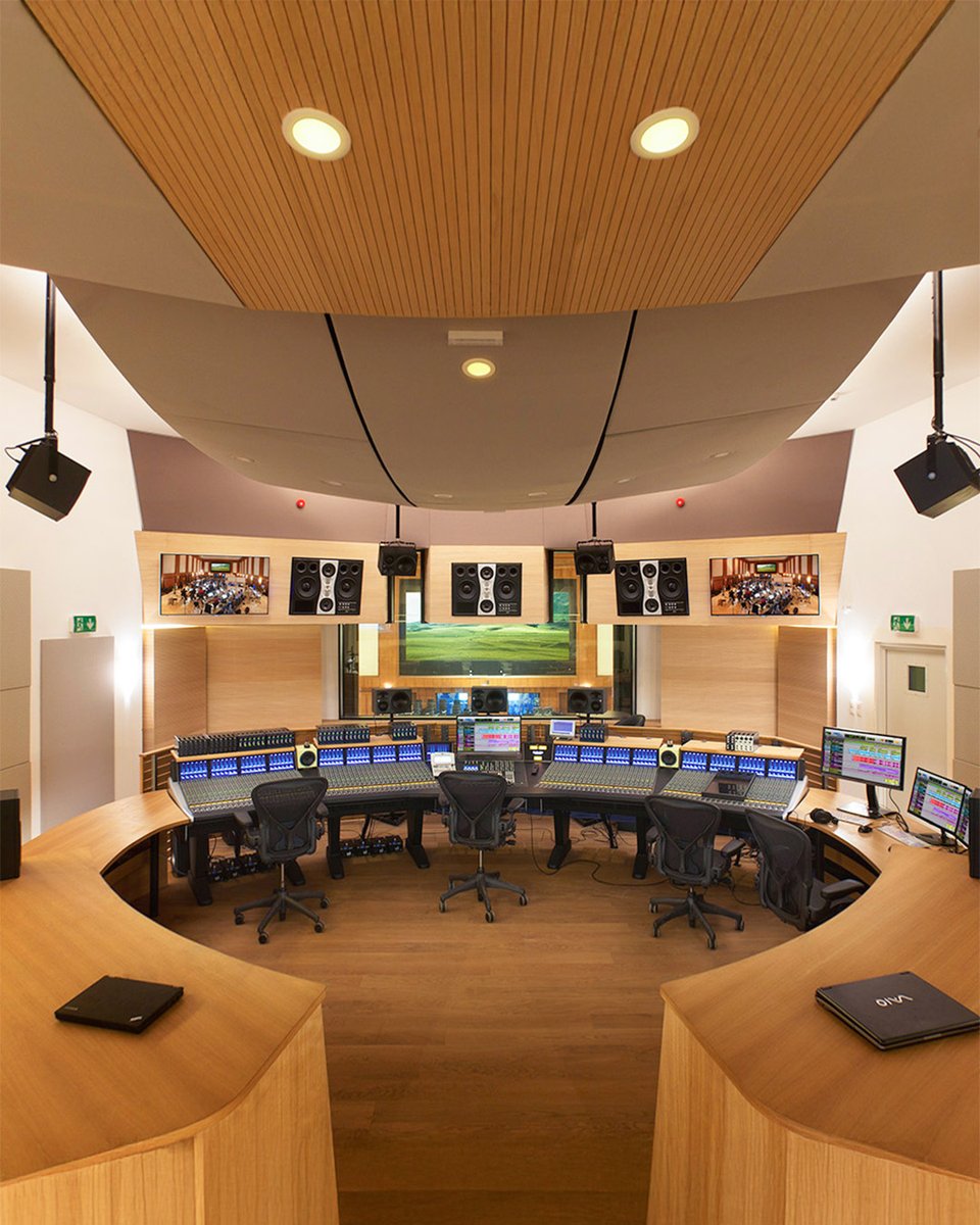 AvidProTools's tweet photo. 💜 Synchron Stage Vienna's Control Room A
📷 https://t.co/8CGmD9f4xd
▶️ https://t.co/LNIgmkN0JV
⠀
#synchronstage #vienna #hdx #audioengineer #recording #studiolife #protools #controlroom #mixing #avid #avidcreator https://t.co/1RzspdxUZU