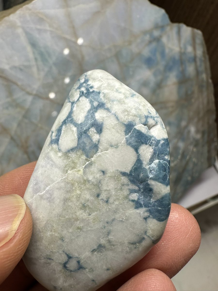 今日のヒスイは、 『青翡翠・横川とコン沢』です😁 糸魚川翡翠で青翡翠