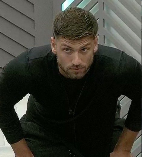 geminiscar2's tweet photo. Estamos de acuerdo q el jugador del tridente en Tato Santiago 👏🏻... Luciana y luz solo se rascan !!! #GranHermano #GranHermanoAr #GH2025 🫦🫦 https://t.co/6juUJBRC2s