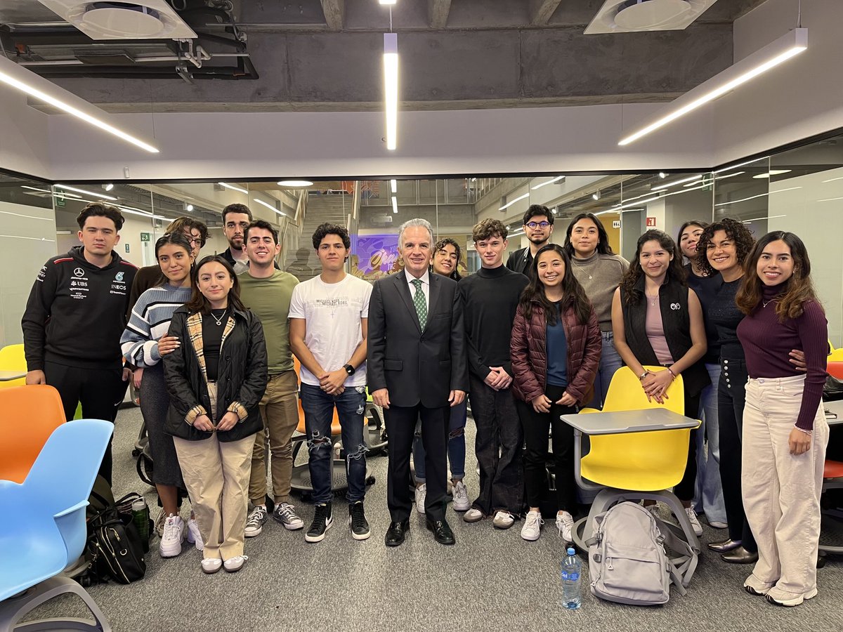 miguelrcabanas's tweet photo. Feliz de empezar otro semestre de clases en el @TecdeMonterrey. Nada más exigente, gratificante y trascendente que ser Profesor universitario y contribuir a la formación profesional de las y los jóvenes. @CSocialesTec https://t.co/Yo3ZiDJOIt