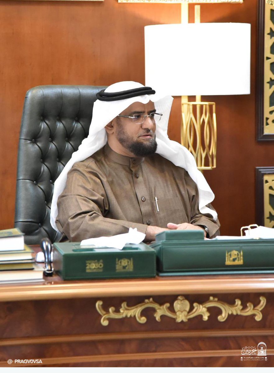 وعبر فضيلة الشيخ عبدالله الحنيني عن شكره وتقديره لمعالي رئيس الشؤون الدينية الشيخ #عبدالرحمن_السديس ، معتبرًا القرار تكليفًا وتشريفًا، ويتطلب مزيدًا من الجهد والتفاني في خدمة المسجد النبوي وزائريه، وإيصال رسالته بما يحقق طموحات القيادة الرشيدة -وفقها الله-، ويثري الزائرين، سائلًا