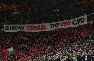 🍀 Torcida do Celtic:  "Mostre o cartão vermelho a Israel."