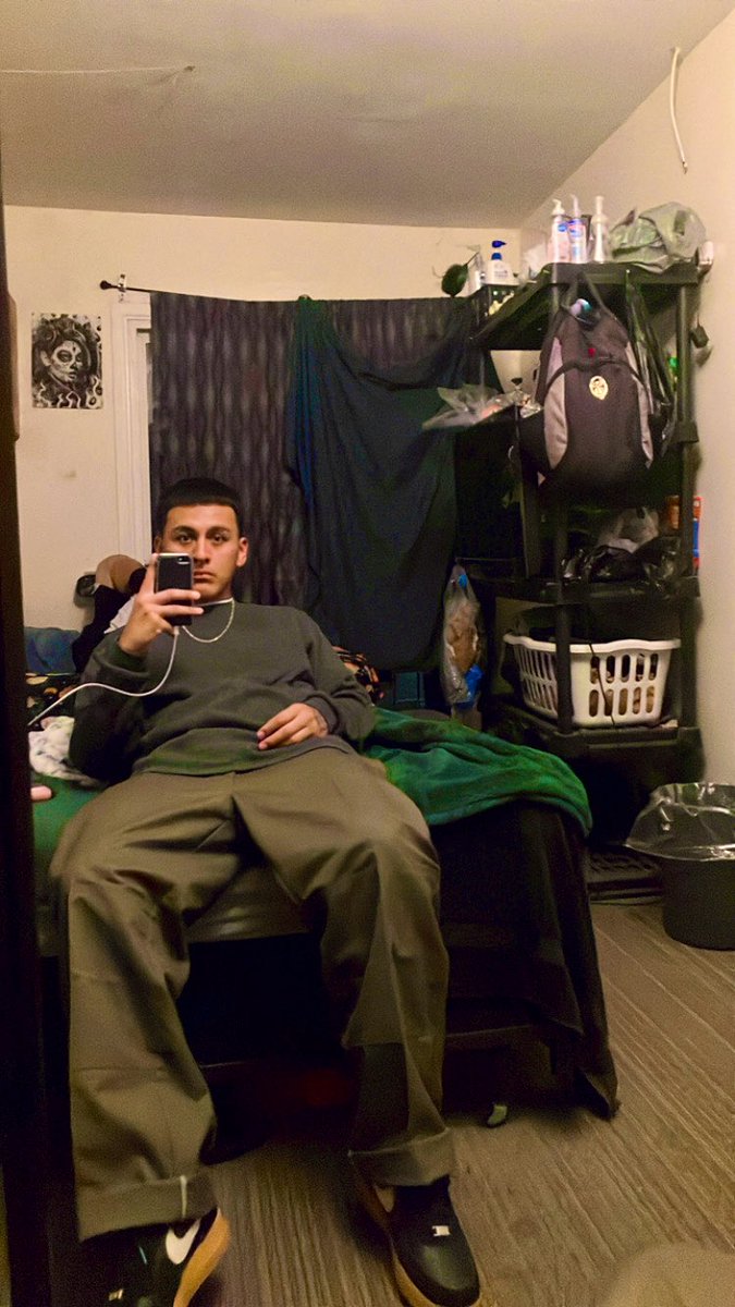 ERIKDOMMM's tweet image. hello twatter