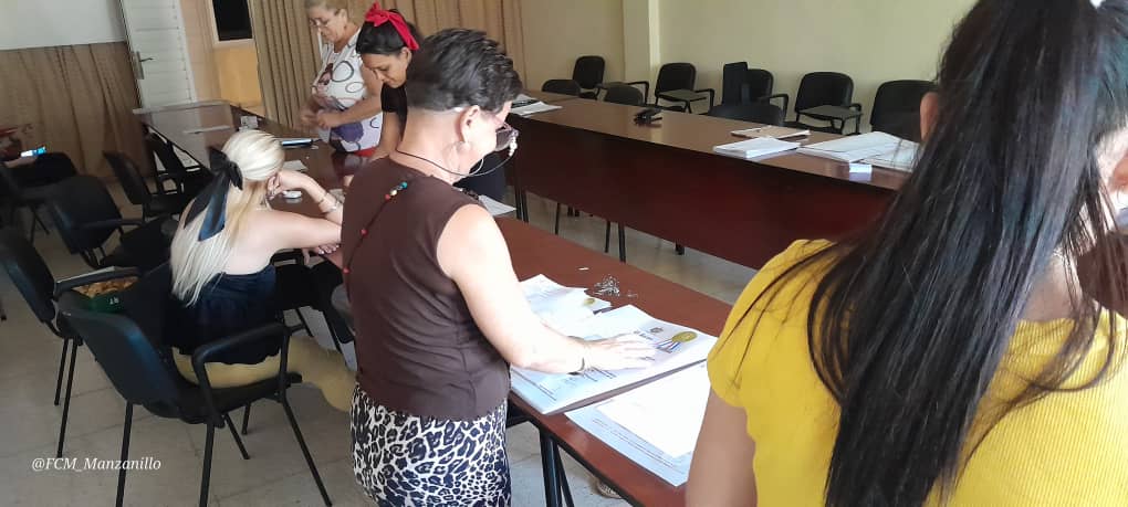 Se ultiman detalles en la Plaza Celia Sánchez Manduley de la Facultad de Ciencias Médicas de Manzanillo para realizar este Jueves 13 de febrero a las 6 PM la Graduación 2024. 

#FCMMTransformaYCrece
#CubaPorLaVida
#UnidosXCuba