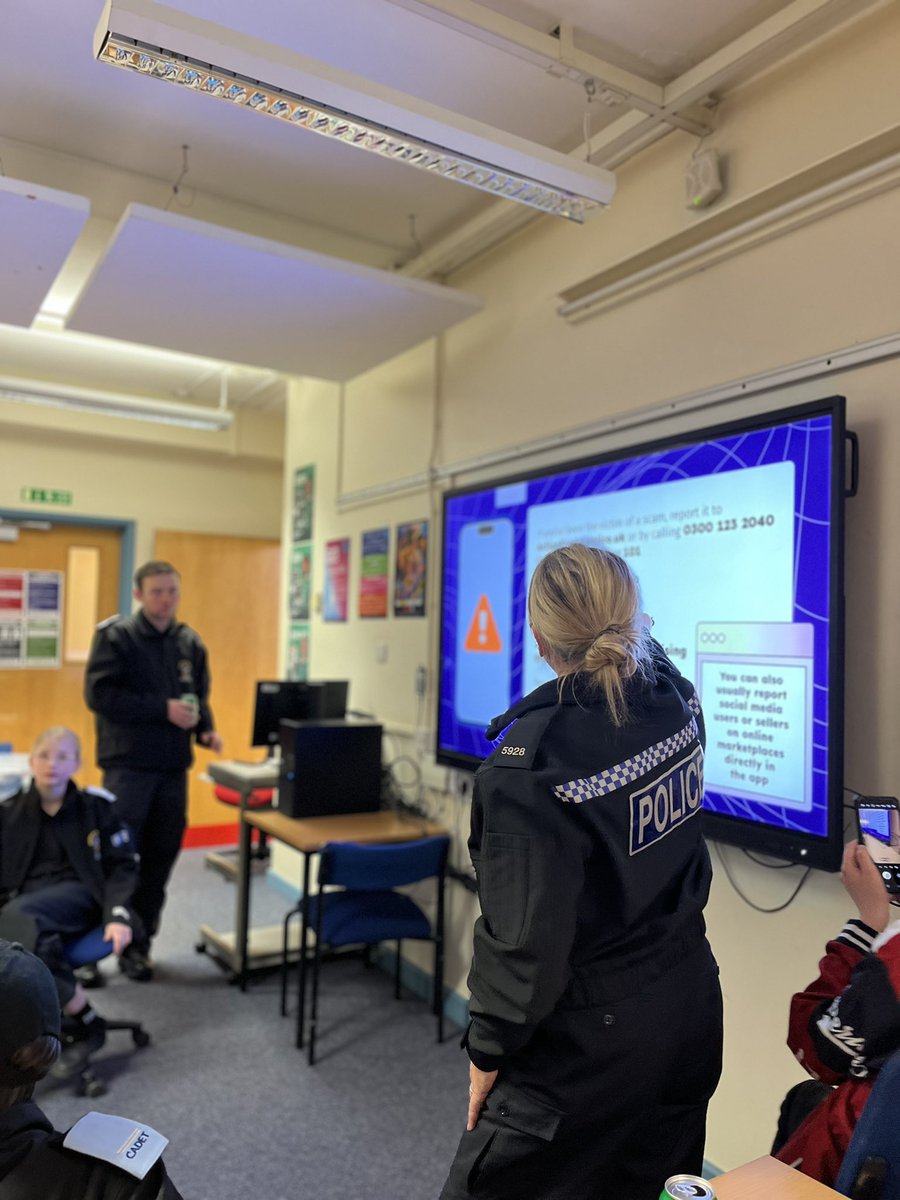 PlymouthVPC's tweet image. Great session tonight at Junior cadets @cityplym discussing scamming and how to keep safe online. Well done to team leader cadet Zac...brilliant engagement and leadership 👏🏻💫 #teamwork #SaferInternetDay @UK_SIC @DC_Police @NationalVPC @DCPolVolunteers @DevonportPolice