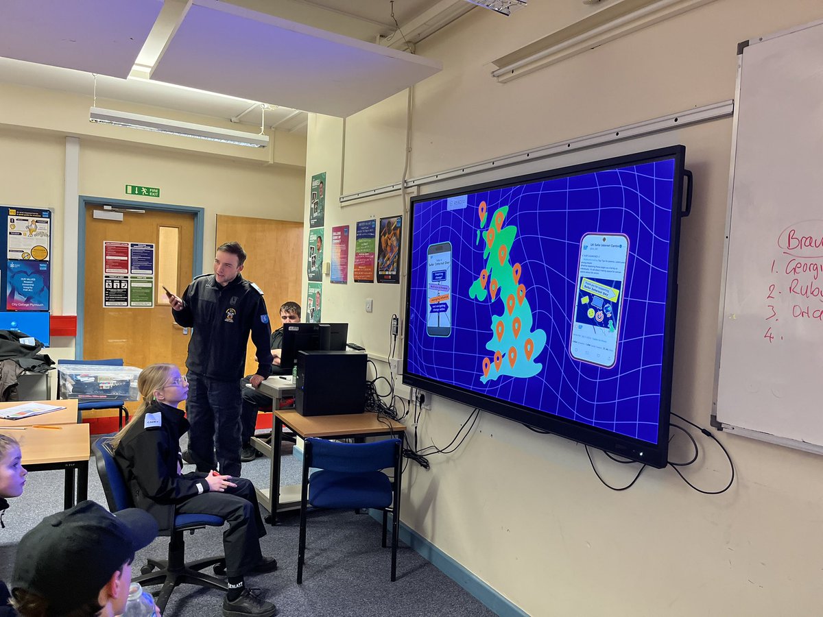 PlymouthVPC's tweet image. Great session tonight at Junior cadets @cityplym discussing scamming and how to keep safe online. Well done to team leader cadet Zac...brilliant engagement and leadership 👏🏻💫 #teamwork #SaferInternetDay @UK_SIC @DC_Police @NationalVPC @DCPolVolunteers @DevonportPolice