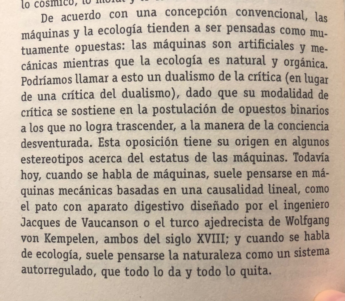 Algaraabia's tweet image. “… una concepción convencional, las máquinas y la ecología tienden a ser pensadas como mutuamente opuestas: las máquinas son artificiales y mecánicas mientras que la ecología es natural y orgánica. (…)
Sobre el dualismo maquina - “ecología”
YUK HUI, Fragmentar el futuro.