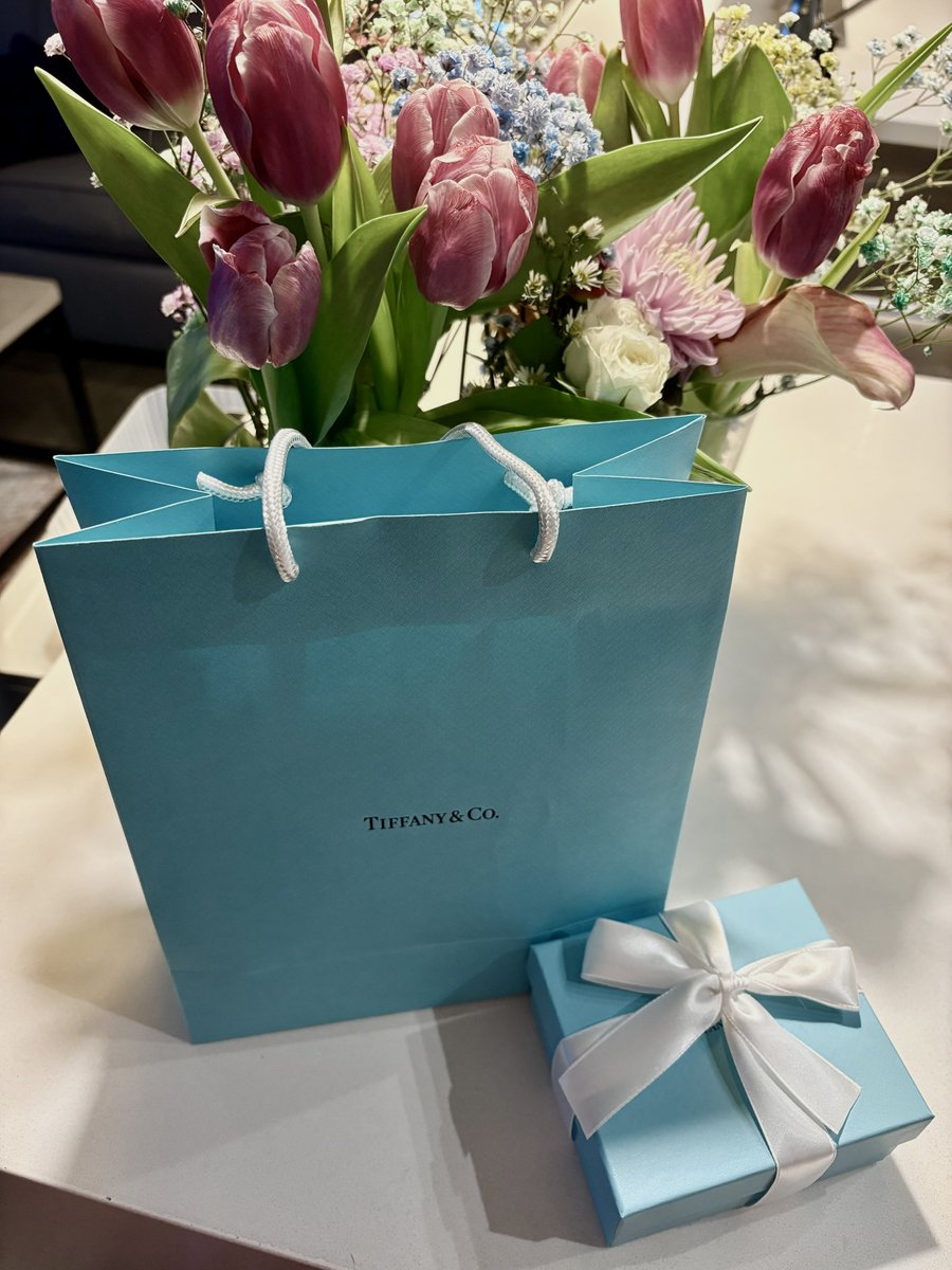 all4aurora's tweet image. Happy early valentines to me 😇