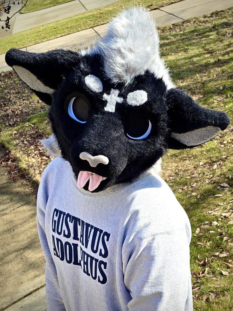 my nose a lil crooked :(
but i don’t tell ppl or else u can’t unsee it

📸: <a href="/X3Kekky/">Kekkie</a>