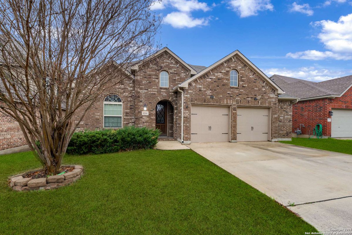 jasso98's tweet photo. 12242 Chambers CV, San Antonio, TX 78253 just hit the market!
Take a look at this awesome space: https://t.co/sxIr81HWJ9 https://t.co/oBxg0bVjGs