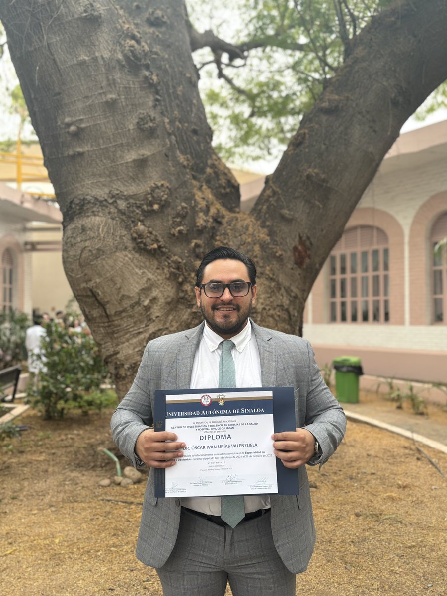 El Tali se graduó de Ginecología