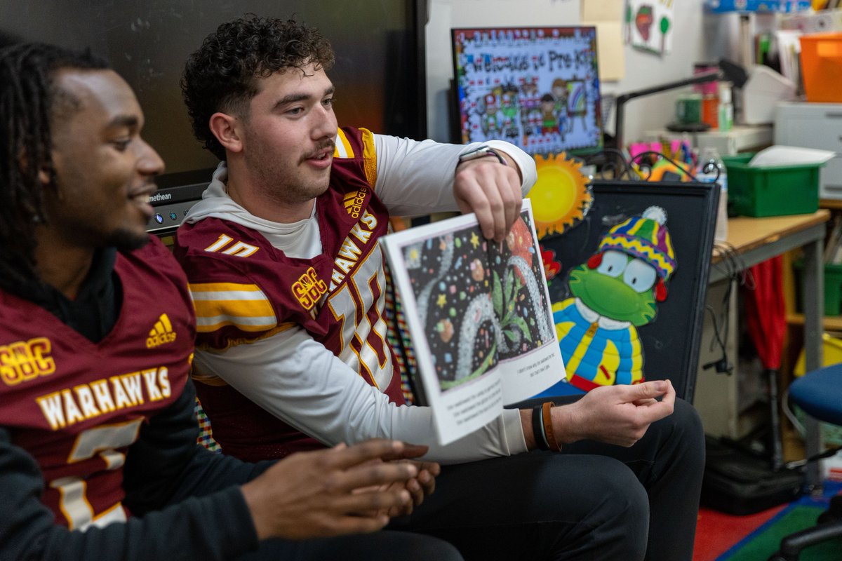 ULM_FB's tweet image. Hanging out with some lil’ Warhawks 📚

We spent the afternoon with the preschoolers of Jack Hayes Elementary School.