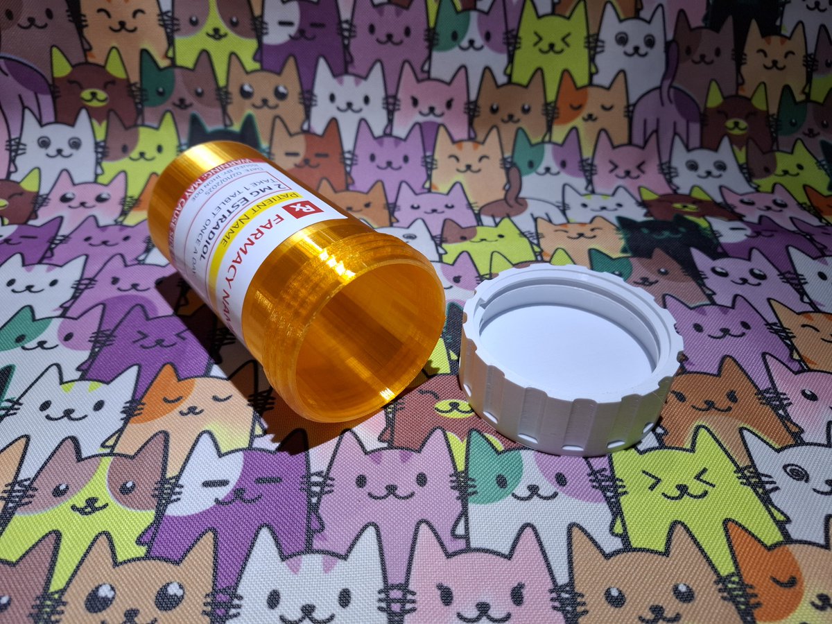 pawsandprops's tweet photo. Don't lose your pills again with this giant pill bottle! 

Label can be customized!

💵 Get It for $40 USD! 
✈️ Shipping worldwide $20 USD!

Size is approximately 8.5cm x 14cm (3.34" x 5.5") https://t.co/QpV97XUTPY