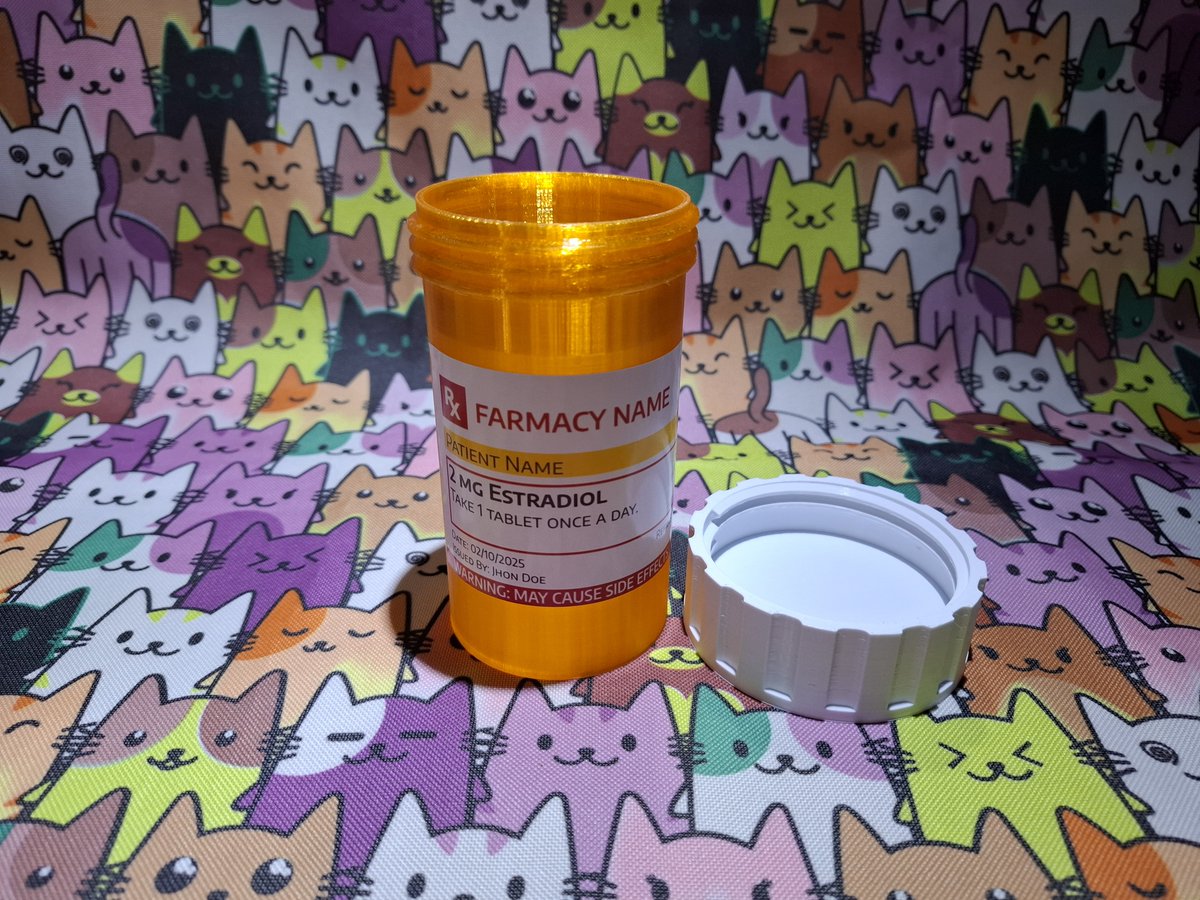 pawsandprops's tweet photo. Don't lose your pills again with this giant pill bottle! 

Label can be customized!

💵 Get It for $40 USD! 
✈️ Shipping worldwide $20 USD!

Size is approximately 8.5cm x 14cm (3.34" x 5.5") https://t.co/QpV97XUTPY