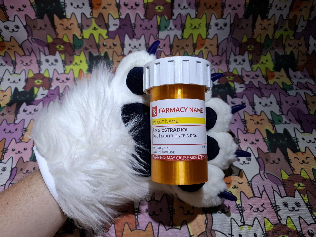 pawsandprops's tweet photo. Don't lose your pills again with this giant pill bottle! 

Label can be customized!

💵 Get It for $40 USD! 
✈️ Shipping worldwide $20 USD!

Size is approximately 8.5cm x 14cm (3.34" x 5.5") https://t.co/QpV97XUTPY
