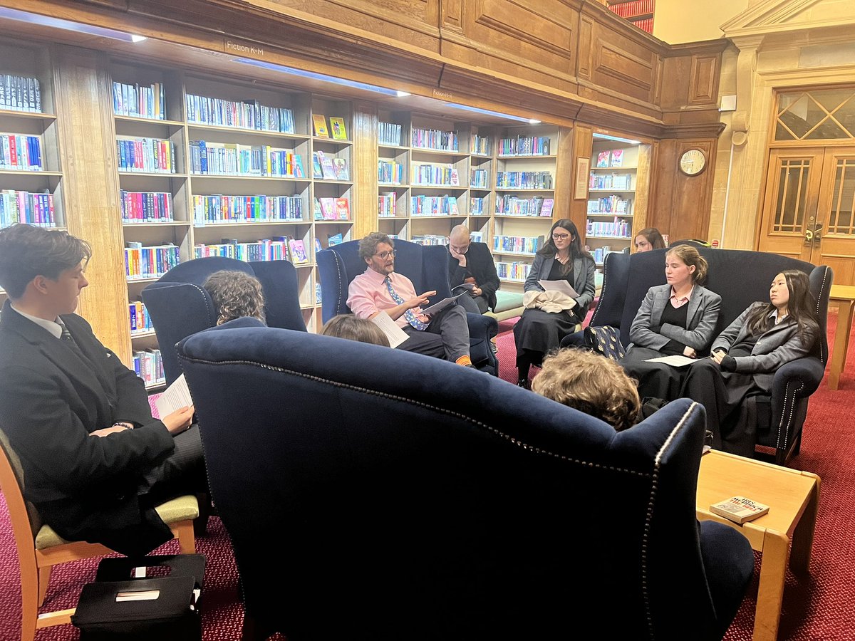 Upp_English's tweet image. Mr Fletcher led an enthusiastic discussion on prose poetry in today’s Flecker Society meeting.