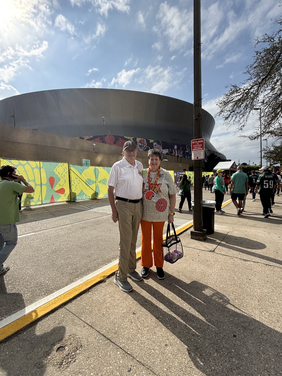 Ms. Pesta had a BLAST at the Super Bowl this past weekend! We know her students will be so excited to hear all about her trip and don't worry she made sure to rep the Browns all weekend!🏈
#stayinthegame | <a href="/LkwdSchools/">Lakewood OH Schools</a>