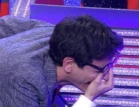 hsxdaylight's tweet photo. Nino Frassica pienissimo tra un po’ lo manda a fanculo se lo interrompe ancora una volta #Sanremo2025 #Sanremo25 #Sanremo https://t.co/RoMKxSxc1y