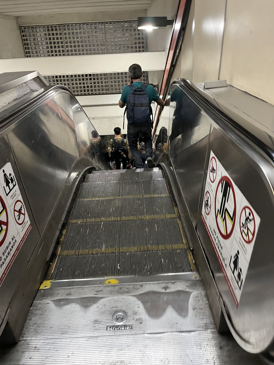 luciimirandagar's tweet photo. Mes 1
Día 19
Escaleras de línea 7 que no funcionan check 😞
#Metro #CiudadDeMéxico #Tacuba #Linea7 #LineaNaranja #EscalerasDescompuestas #LimosinaNaranja #Linea12
@MetroCDMX @GobCDMX @LaSEMOVI @TramsyServCDMX @ClaraBrugadaM @GobiernoMX @Claudiashein @viral_metro @Viral_Metro2 https://t.co/6nfI2MihLd
