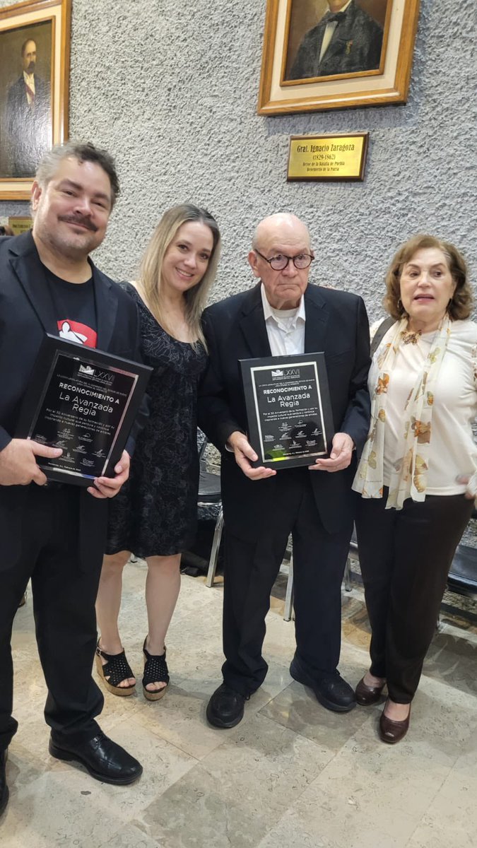 Desvelados_Tv's tweet photo. Momento especial para  @JRPalaciosChapa y algunos de los protagonistas de la Avanzada Regia, recibiendo,  un más que merecido reconocimiento, por los 30 años de trayectoria.

#AvanzadaRegia 
#Desvelados 
#NoTeDuermas https://t.co/8OeJirM8Rr