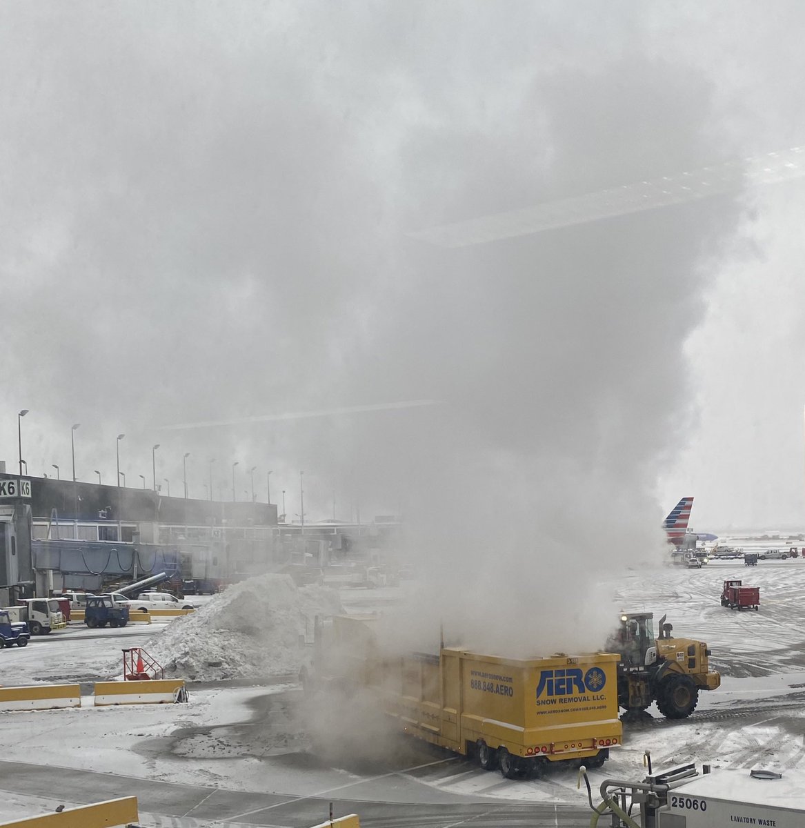 I spy with my little eye… <a href="/AmericanAir/">americanair</a> <a href="/fly2ohare/">O'Hare Intl. Airport</a>  ✈️ #WinterStorm #Chicago
